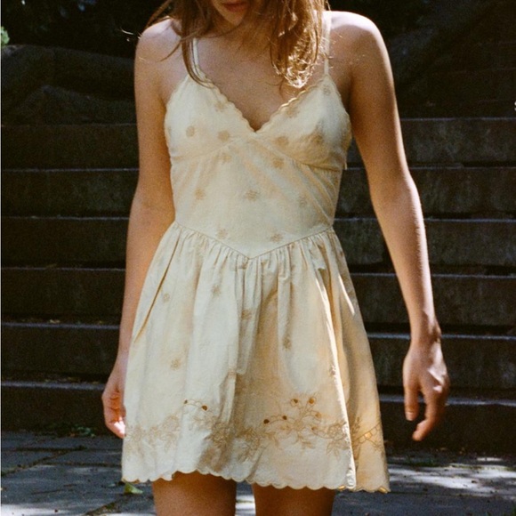 ZARA Mini Dress. Yellow. Embroidered flowers. - Picture 1 of 4